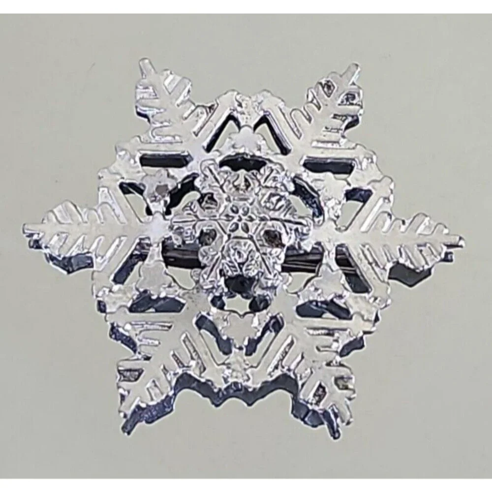Vintage Unsigned Intricate Silver Tone Snowflake Metal Brooch/Pin, Retro Jewelry